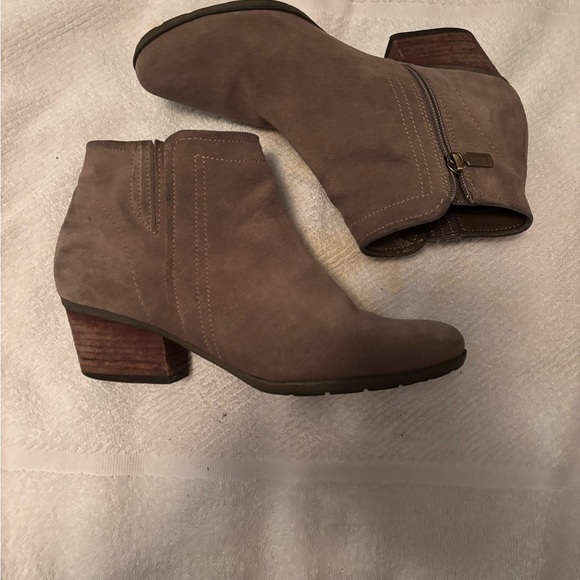 Blondo Shoes - Blondo Taupe Suede Ankle Boots (8)